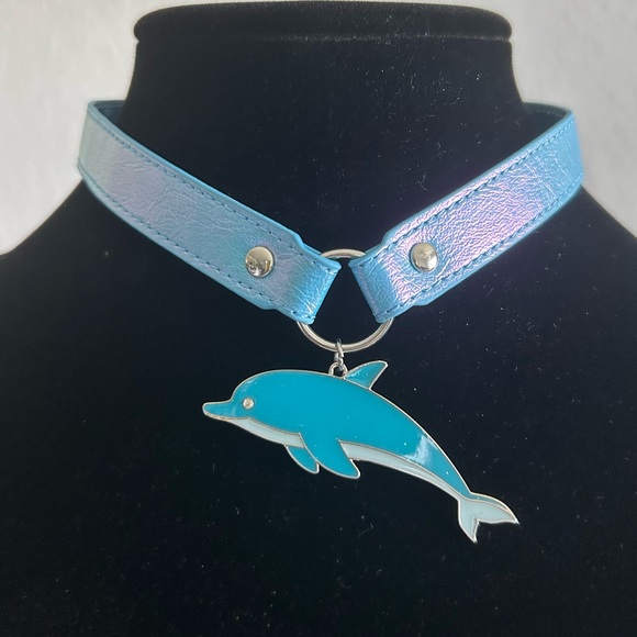 Dolls Kill Jewelry - ☀️ Sparkle Dolphin Pendant Choker